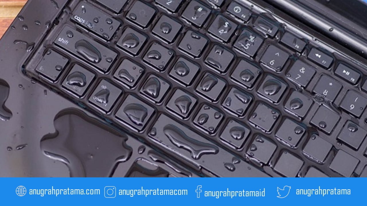 Laptop rusak karena terkena air, cegah kerusakan dengan cara ini