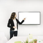 Papan Tulis Interaktif: Menuju Transformasi Smart Learning