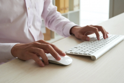 Keyboard putih elegan