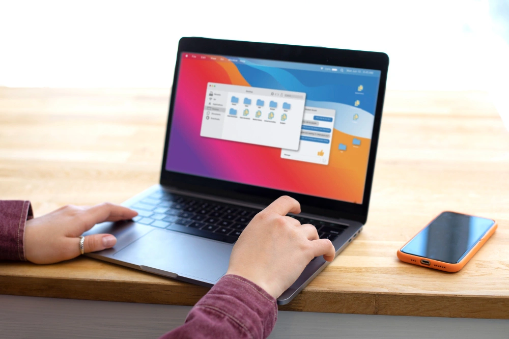 Laptop dan handphone